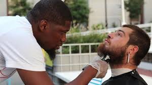He gave free haircuts to the homeless, gets a free barbershop from a kind stranger