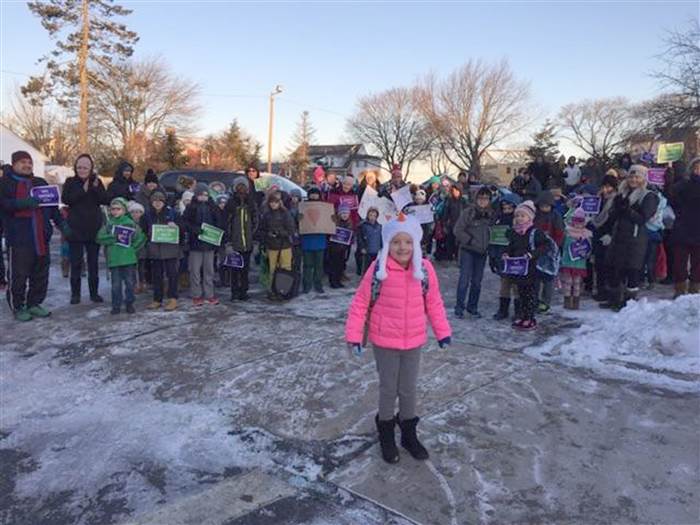 8-year-old cancer fighter gets an overwhelmingly warm welcome at school