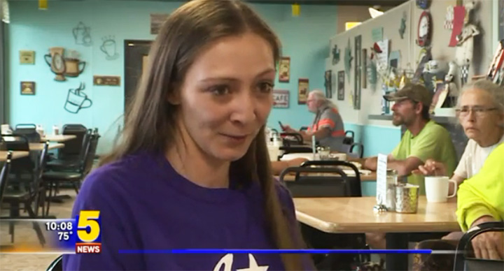 This waitress received a $2,000 tip on Mother’s Day from a kind customer