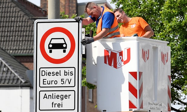 German city Hamburg to ban older diesel vehicles to cut pollution