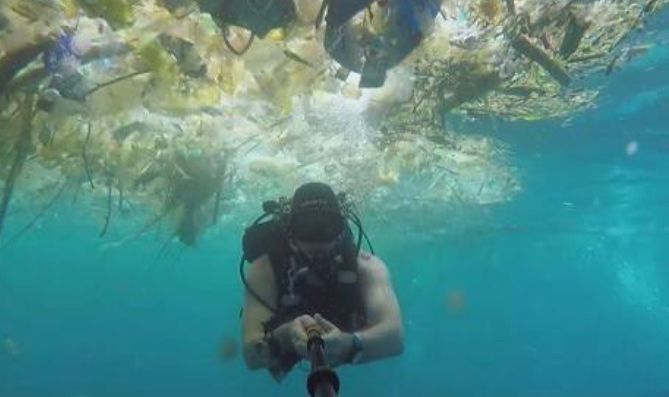 These two teenagers from Bali aim to push the government to ban plastic bags