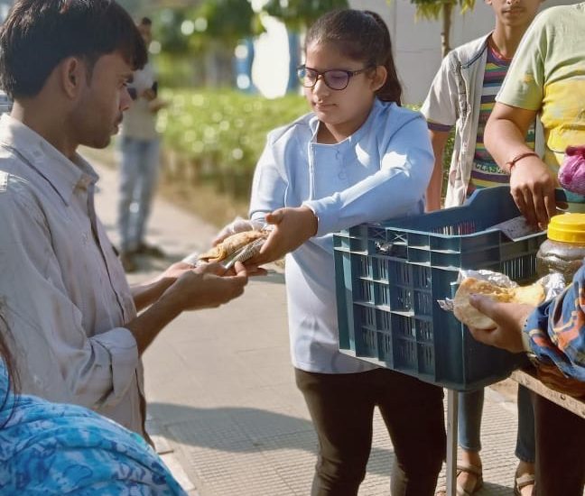 Students from this Indian city share their lunch boxes with over 3,000 needy people