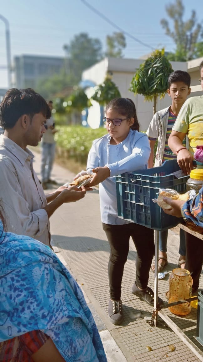 Students from this Indian city share their lunch boxes with over 3,000 needy people