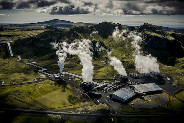 This facility in Iceland has been turning CO2 emissions into stone