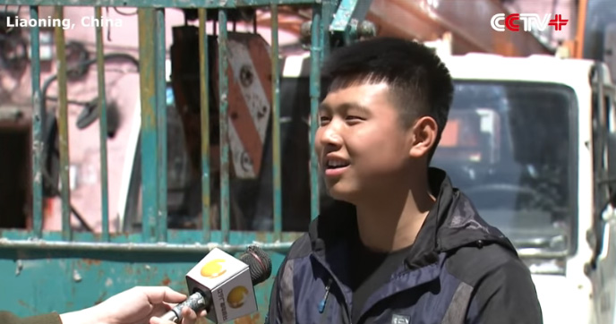 Teenage crane operator rescues 14 people trapped in a burning building