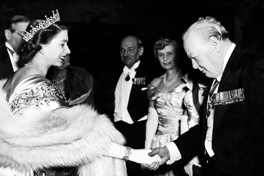 Queen Elizabeth gives up real fur