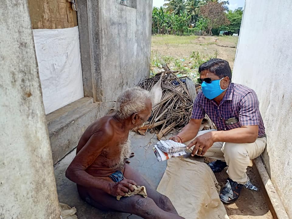 With the help of local people, this Indian Principal served 10,000 cooked meals to seniors during COVID-19 lockdown